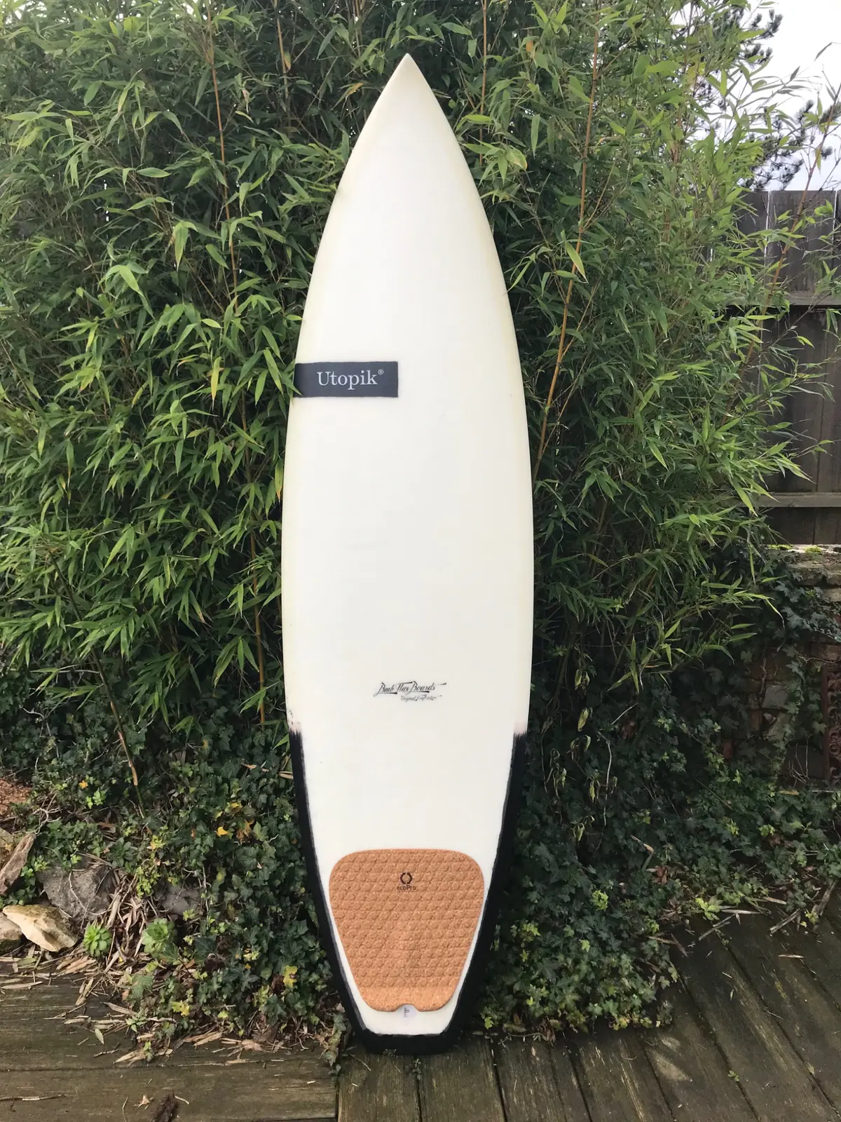 Vue du pont du Shortboard Utopik 6’1 neuf avec montage thruster